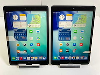 Apple ipad 8th gen 10.2” - wifi only - 128 gb / 32 gb - space gray (2x) - afbeelding 1 van  4