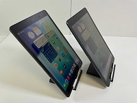 Apple ipad 8th gen 10.2” - wifi only - 128 gb / 32 gb - space gray (2x) - afbeelding 2 van  4
