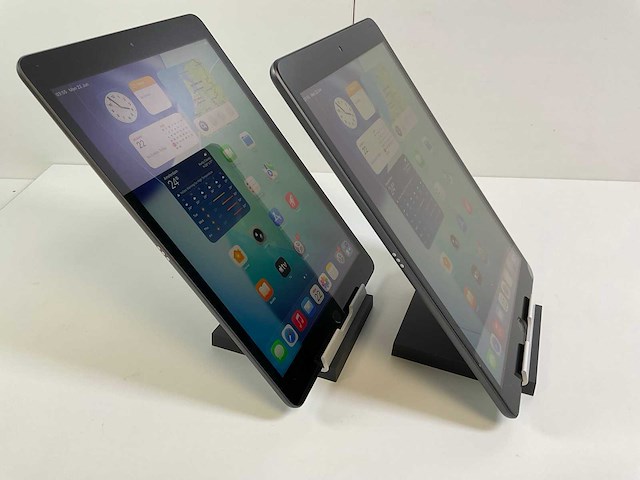 Apple ipad 8th gen 10.2” - wifi only - 32 gb - space gray (2x) - afbeelding 4 van  8