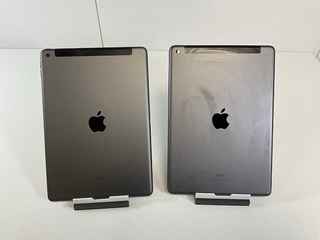 Apple ipad 8th gen 10.2-inch - wifi + cellular - 128 gb - space gray (2x) - afbeelding 5 van  7