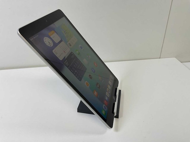 Apple ipad 9th gen - wi-fi - 64 gb - silver - afbeelding 3 van  5
