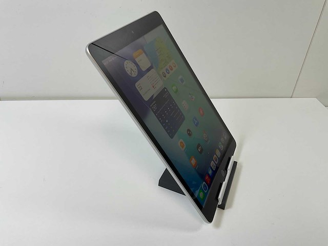 Apple ipad 9th gen - wi-fi - 64 gb - silver - afbeelding 3 van  6