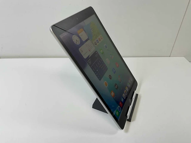 Apple ipad 9th gen - wi-fi - 64 gb - silver - afbeelding 3 van  6