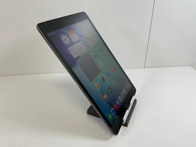 Apple ipad 9th gen - wi-fi + cellular - 256 gb - space gray - afbeelding 3 van  6