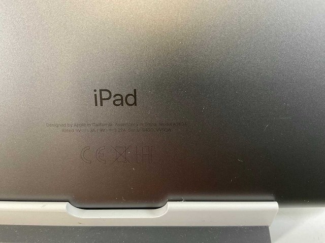 Apple ipad 9th gen - wi-fi + cellular - 64 gb - space gray - afbeelding 2 van  2