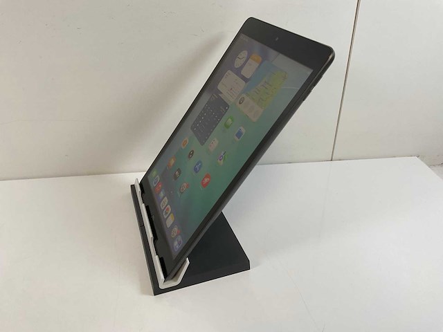 Apple ipad 9th gen - wi-fi + cellular - 64 gb - space gray - afbeelding 3 van  5