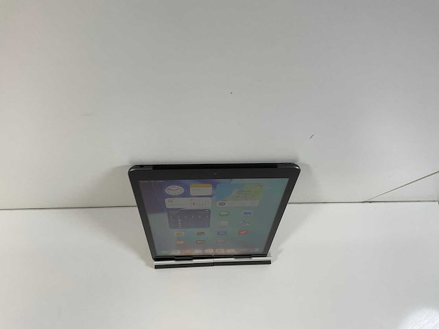 Apple ipad 9th gen - wi-fi + cellular - 64 gb - space gray - afbeelding 2 van  6