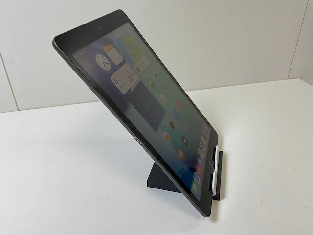 Apple ipad 9th gen - wifi - 64 gb - space gray - afbeelding 3 van  6