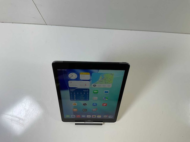 Apple ipad 9th gen - wifi + cellular - 64 gb - silver - afbeelding 2 van  6
