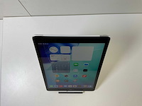 Apple ipad 9th gen - wifi + cellular - 64 gb - silver - afbeelding 2 van  8