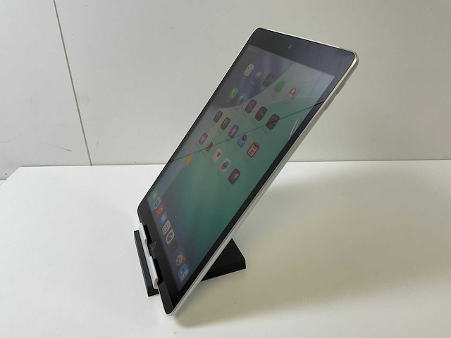 Apple ipad 9th gen - wifi + cellular - 64 gb - silver - afbeelding 4 van  8