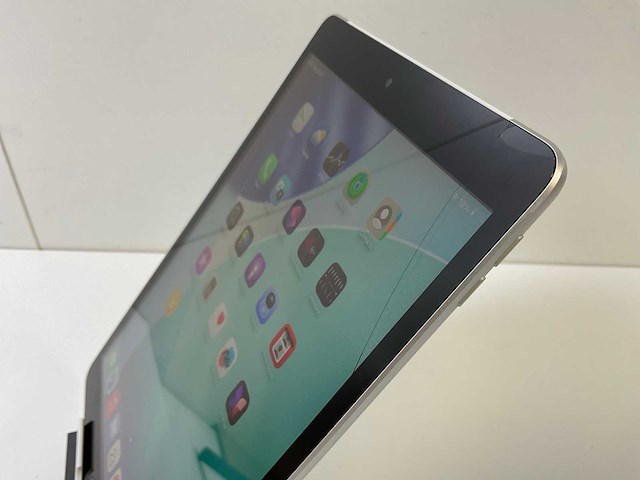Apple ipad 9th gen - wifi + cellular - 64 gb - silver - afbeelding 5 van  8