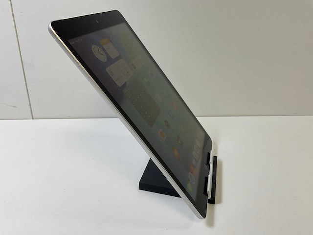 Apple ipad 9th gen - wifi + cellular - 64 gb - silver - afbeelding 3 van  6