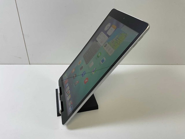 Apple ipad 9th gen - wifi + cellular - 64 gb - silver - afbeelding 4 van  6