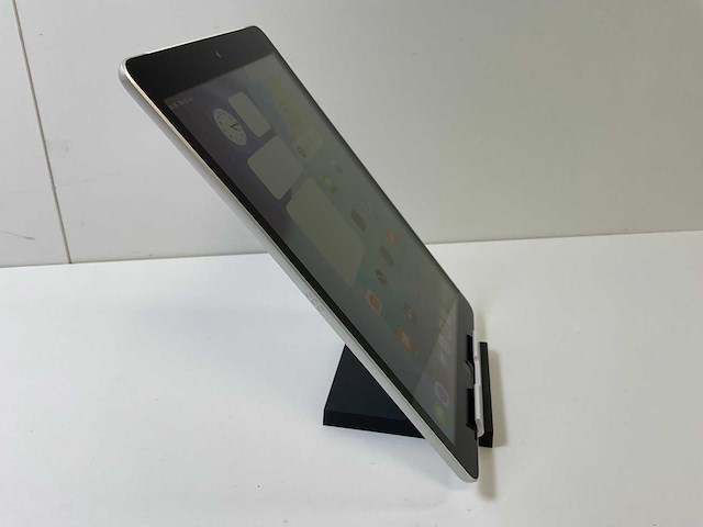 Apple ipad 9th gen - wifi + cellular - 64 gb - silver - afbeelding 3 van  4