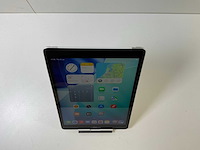 Apple ipad 9th gen - wifi + cellular - 64 gb - silver - afbeelding 2 van  6