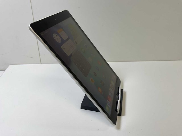 Apple ipad 9th gen - wifi + cellular - 64 gb - silver - afbeelding 3 van  6