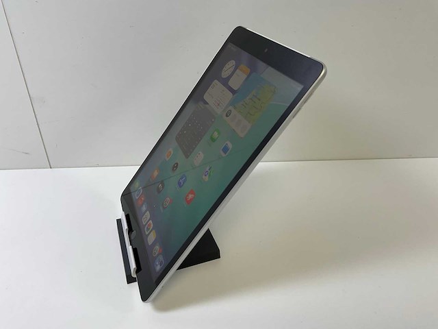 Apple ipad 9th gen - wifi + cellular - 64 gb - silver - afbeelding 4 van  6