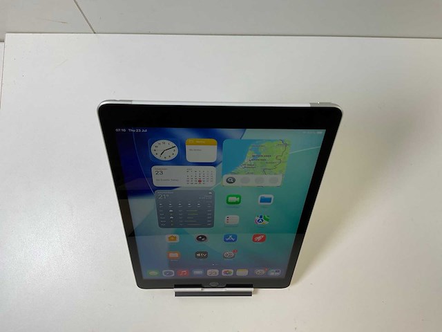 Apple ipad 9th gen - wifi + cellular - 64 gb - silver - afbeelding 2 van  7