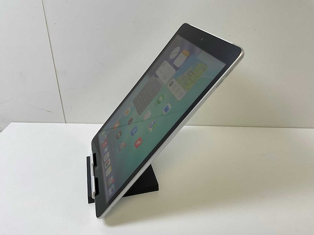 Apple ipad 9th gen - wifi + cellular - 64 gb - silver - afbeelding 4 van  7