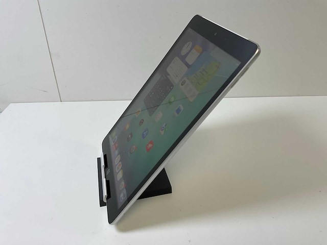 Apple ipad 9th gen - wifi + cellular - 64 gb - silver - afbeelding 2 van  2