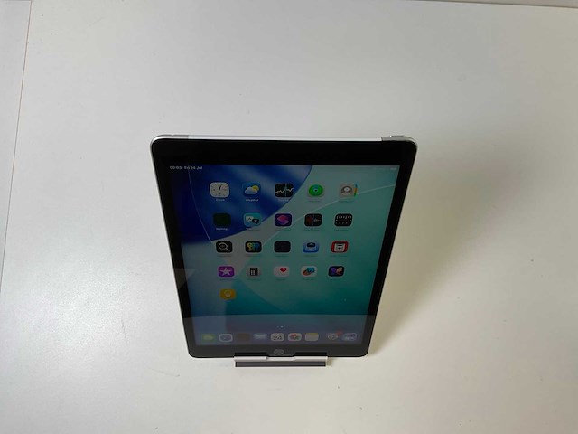 Apple ipad 9th gen - wifi + cellular - 64 gb - silver - afbeelding 1 van  4