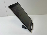 Apple ipad 9th gen - wifi + cellular - 64 gb - silver - afbeelding 3 van  5