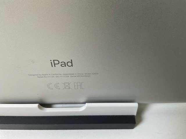Apple ipad 9th gen - wifi + cellular - 64 gb - silver - afbeelding 5 van  5