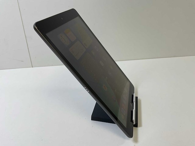 Apple ipad 9th gen - wifi + cellular - 64 gb - space gray - afbeelding 3 van  6