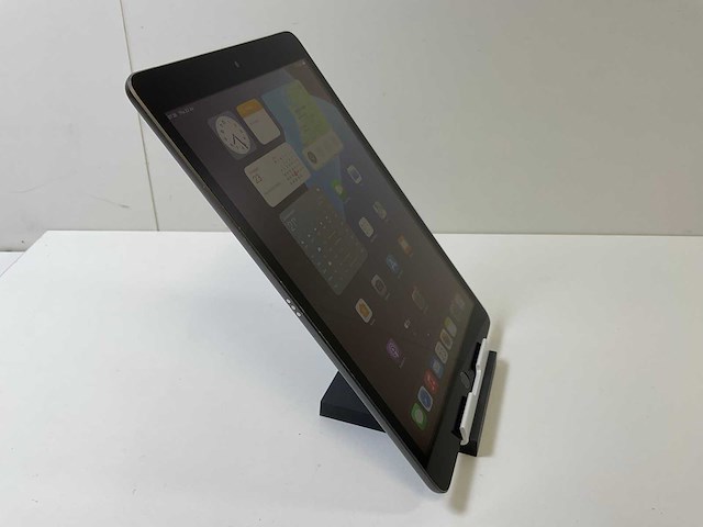 Apple ipad 9th gen - wifi + cellular - 64 gb - space gray - afbeelding 2 van  5