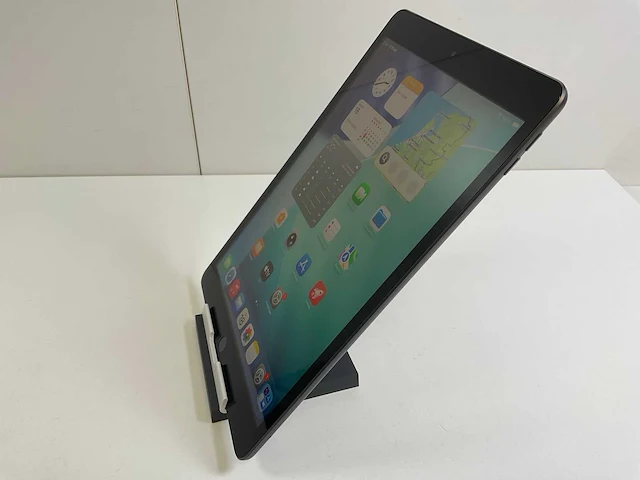 Apple ipad 9th gen - wifi + cellular - 64 gb - space gray - afbeelding 3 van  4