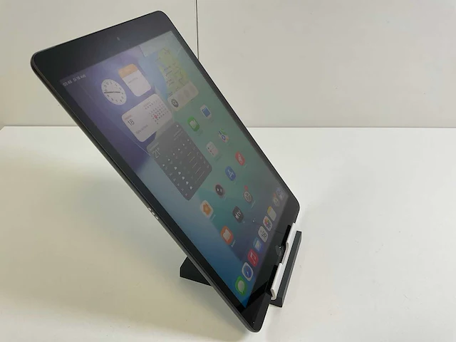 Apple ipad 9th gen - wifi + cellular - 64 gb - space gray - afbeelding 2 van  5