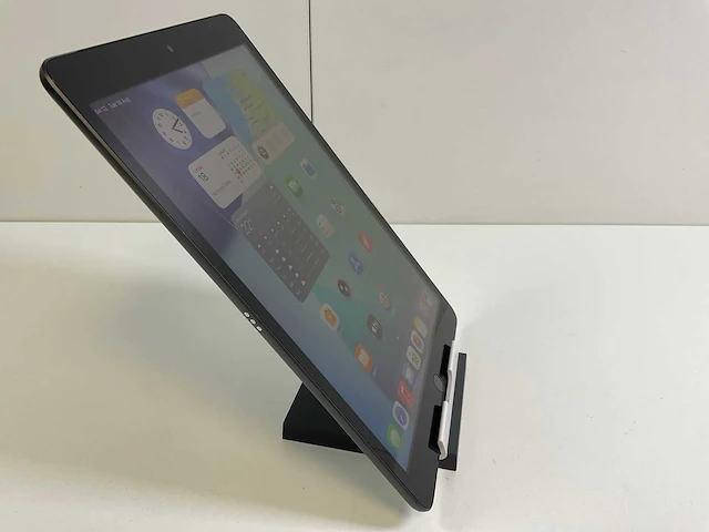 Apple ipad 9th gen - wifi + cellular - 64 gb - space gray - afbeelding 2 van  5