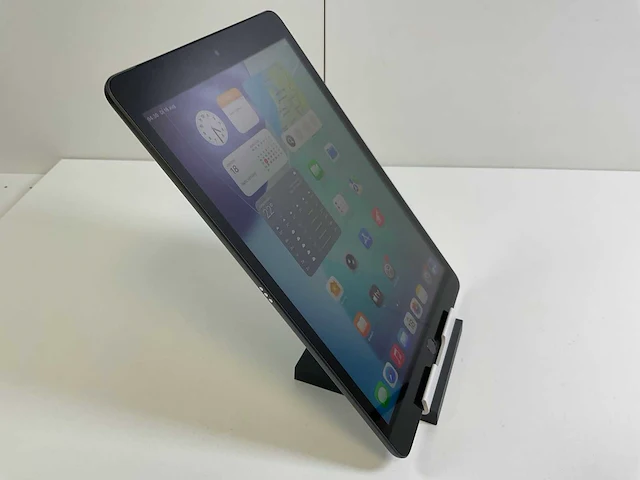 Apple ipad 9th gen - wifi + cellular - 64 gb - space gray - afbeelding 3 van  5