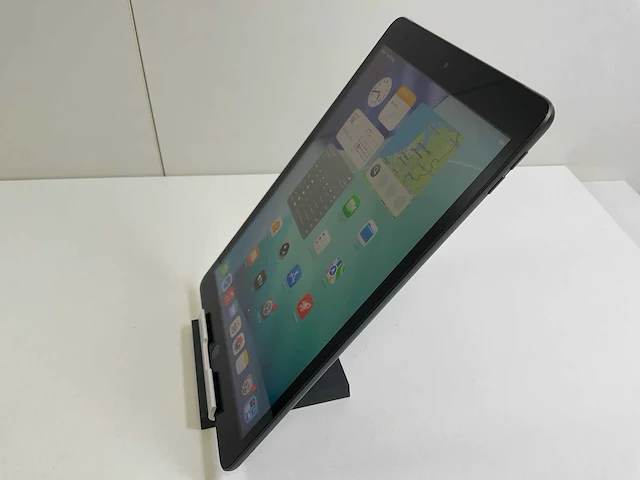 Apple ipad 9th gen - wifi + cellular - 64 gb - space gray - afbeelding 3 van  4