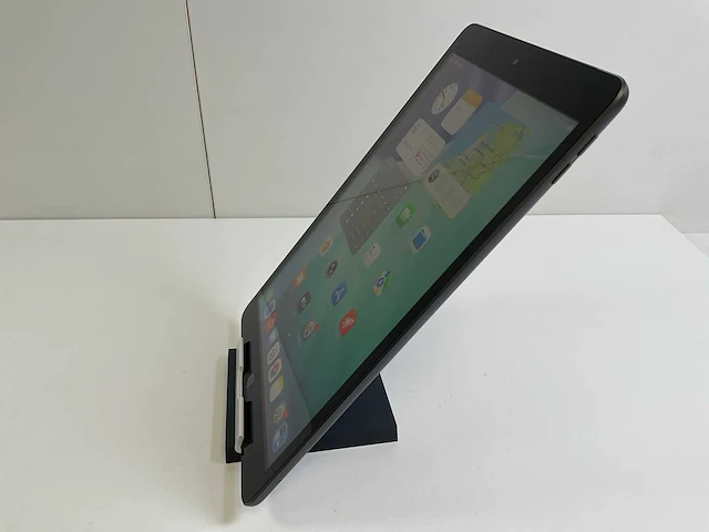 Apple ipad 9th gen - wifi + cellular - 64 gb - space gray - afbeelding 4 van  4