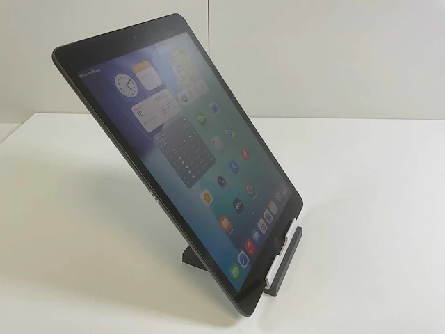 Apple ipad 9th gen - wifi + cellular - 64 gb - space gray - afbeelding 2 van  5