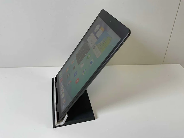 Apple ipad 9th gen - wifi + cellular - 64 gb - space gray - afbeelding 4 van  5