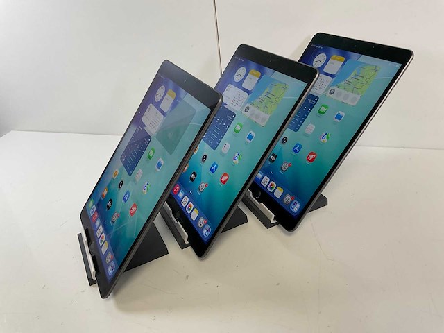 Apple ipad air 3rd gen 10.5” - wifi + cellular - 64 gb - space gray (3x) - afbeelding 2 van  6