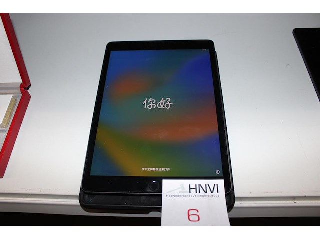 Apple ipad model a2270 met beschermhoes. - afbeelding 1 van  2