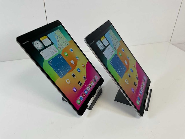 Apple ipad pro 10.5-inch - wifi + cellular - 64 gb - space gray (2x) - afbeelding 4 van  7