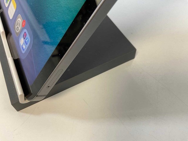 Apple ipad pro 12.9 inch 5th gen - wifi + cellular - 256 gb - space gray - afbeelding 4 van  4