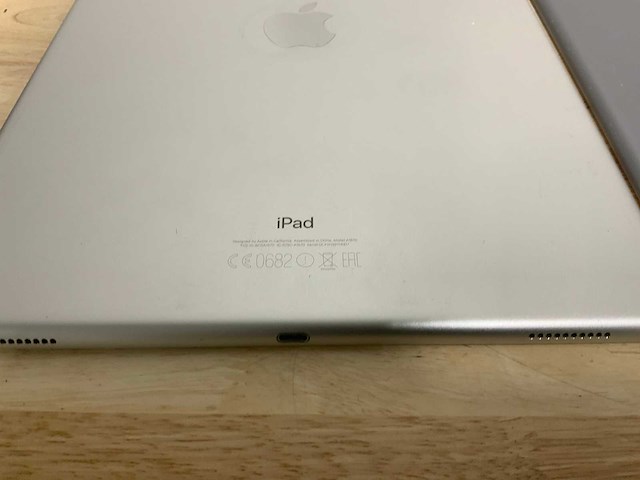 Apple ipad pro a1670 tablet (2x) - afbeelding 6 van  9