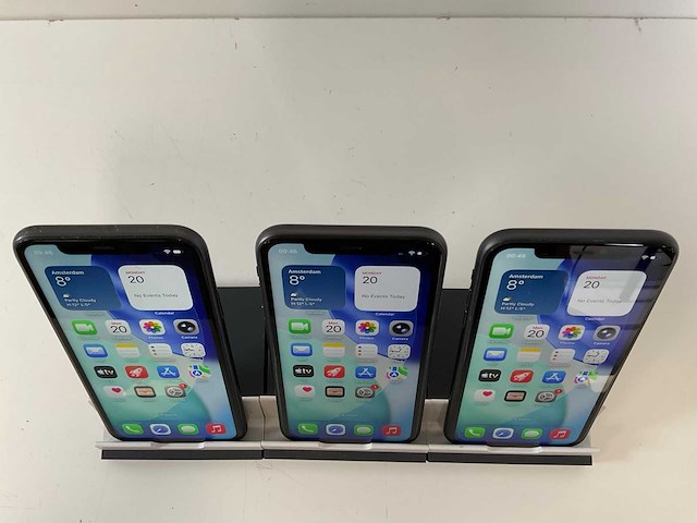 Apple iphone 11 - 64 gb - black (3x) - afbeelding 1 van  4