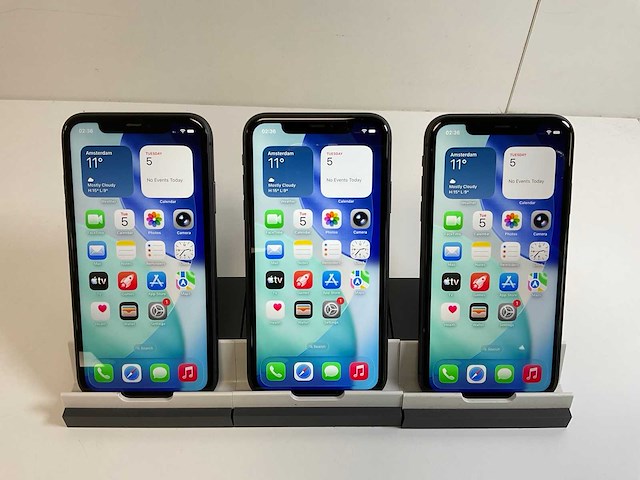 Apple iphone 11 - 64 gb - black (3x) - afbeelding 1 van  5