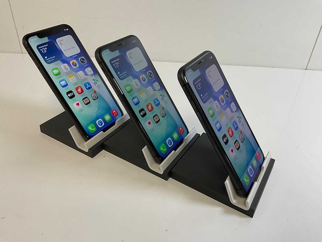 Apple iphone 11 - 64 gb - black (3x) - afbeelding 3 van  5