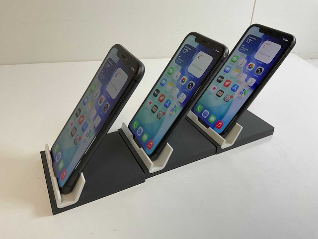 Apple iphone 11 - 64 gb - black (3x) - afbeelding 4 van  5