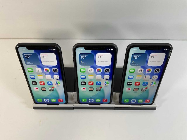 Apple iphone 11 - 64 gb - black (3x) - afbeelding 1 van  4