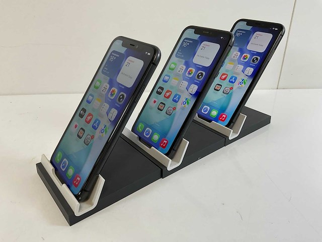 Apple iphone 11 - 64 gb - black (3x) - afbeelding 3 van  5