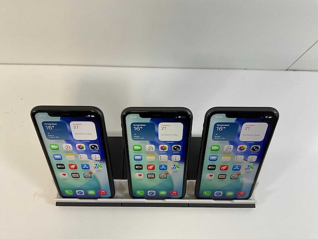 Apple iphone 11 - 64 gb - black (3x) - afbeelding 1 van  2